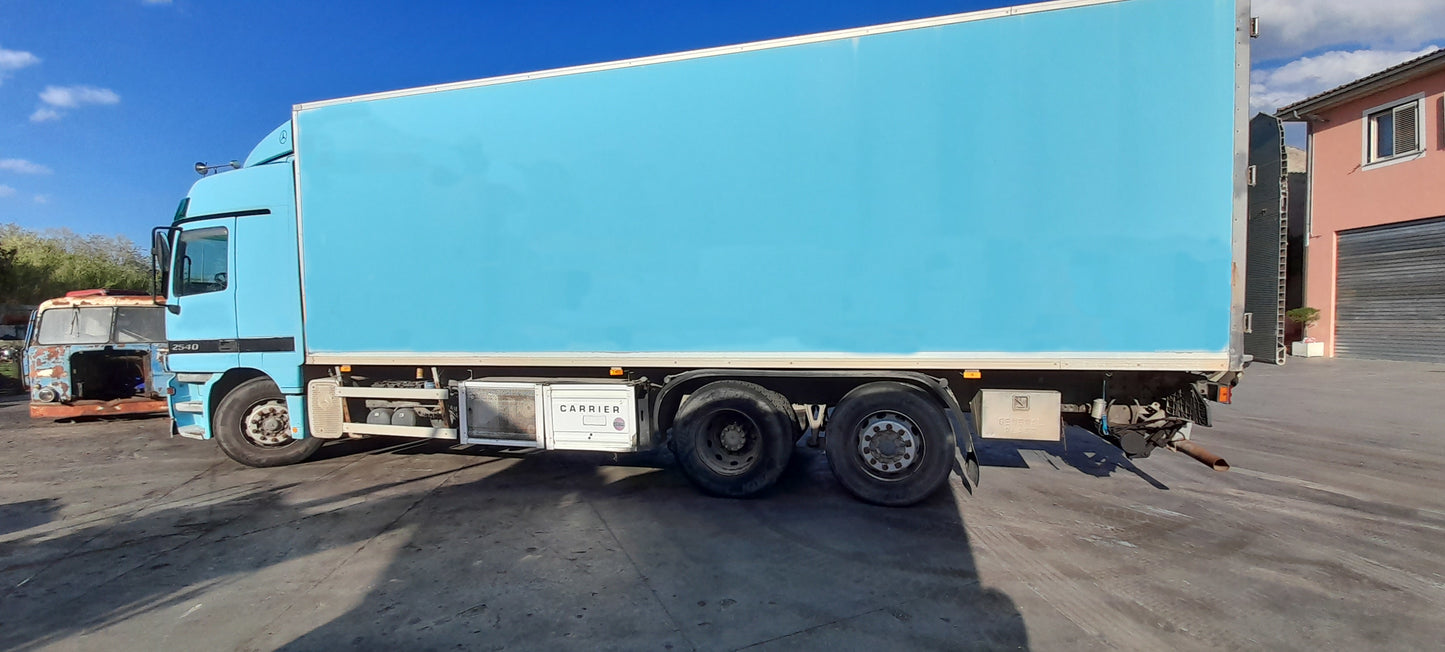 Tre isotermici larghezza 2,5 mt